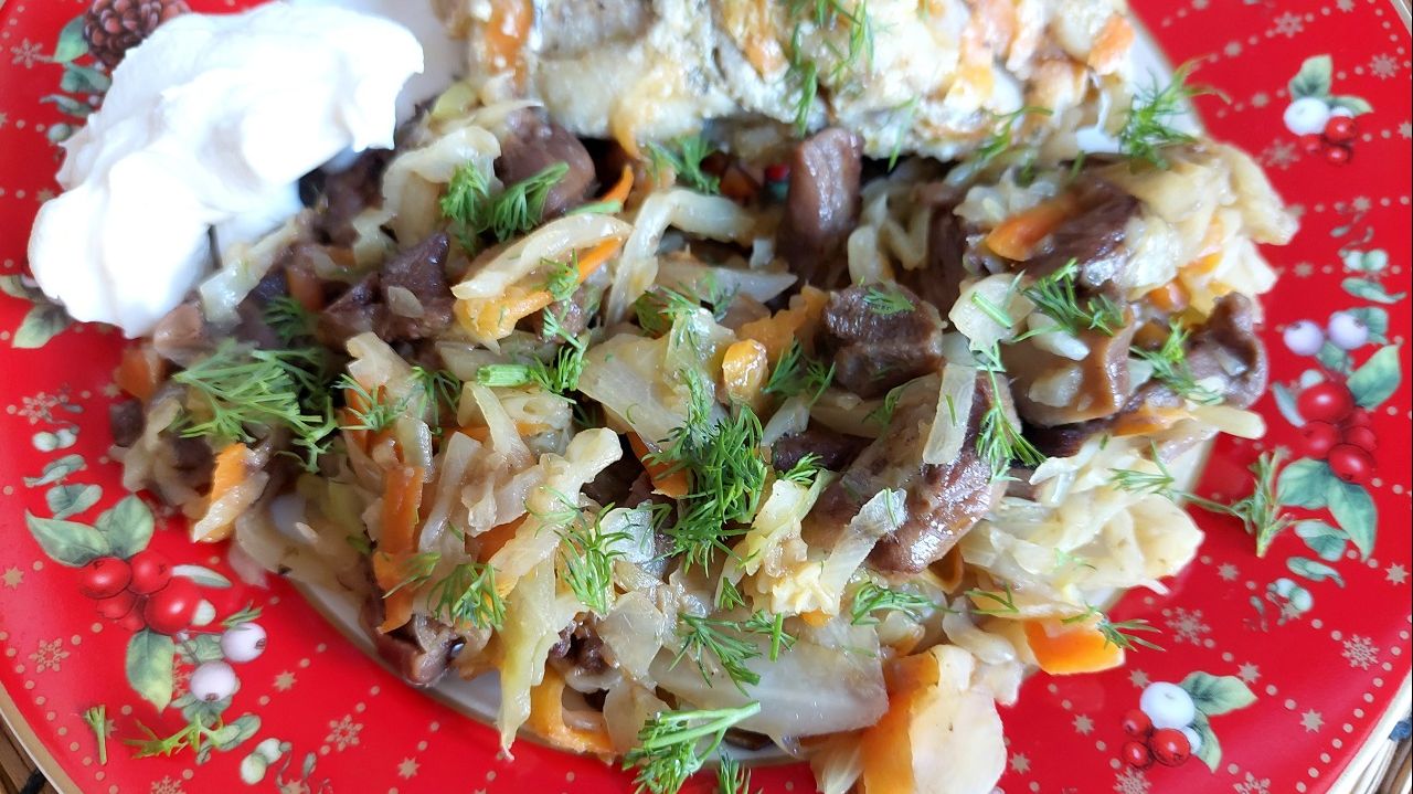 Белокочанная капуста жаренная с грибами. Замечательный гарнир и не только. смотреть онлайн