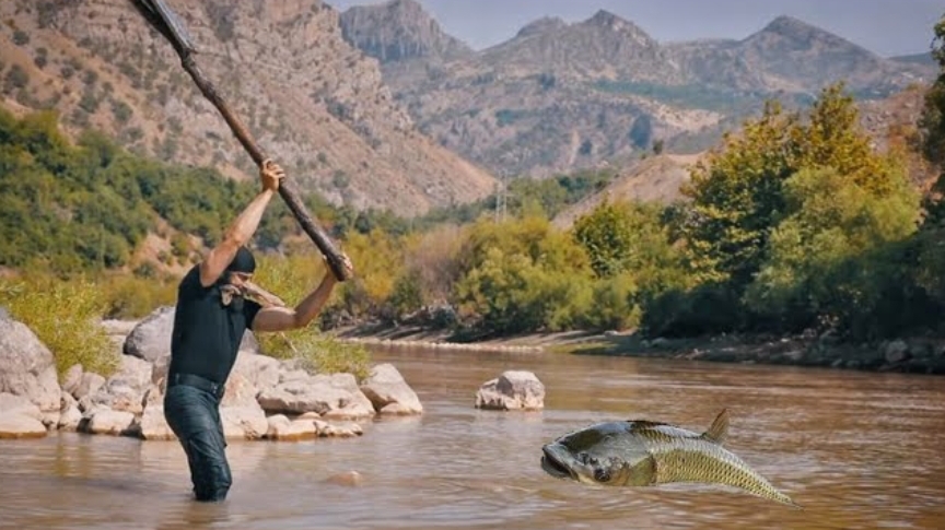 Глушим рыбу, рыбалка при помощи акустических звуков. смотреть онлайн