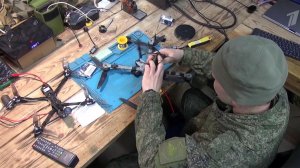 Бойцы инженерных войск отмечают свой профессиональный праздник.