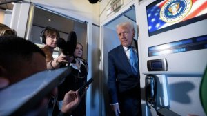 Самолет Трампа развернули обратно по пути в Давос из-за неисправности на военную базу Эндрюс