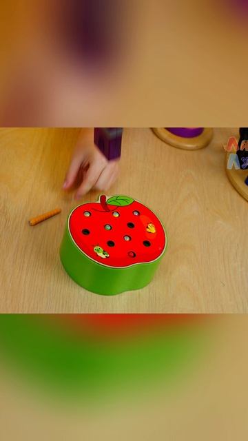 Игра Магнитная рыбалка: достаем червячков из яблока c детьми! #дети #развивашки #мультик смотреть онлайн