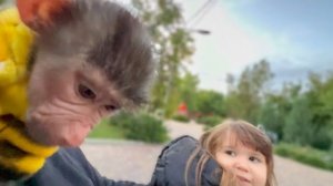 ВЕСЕЛО! Ангелина МЕНЯ СПАСАЕТ! Снять Люсю с моей головы смог только Влад!