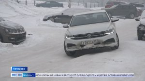 Колея экстрима: кемеровские автомобилисты вынуждены передвигаться как по трамвайным путям