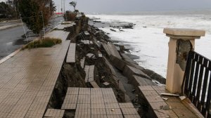 Волны высотой в восемь метров: мощный шторм обрушился на Италию