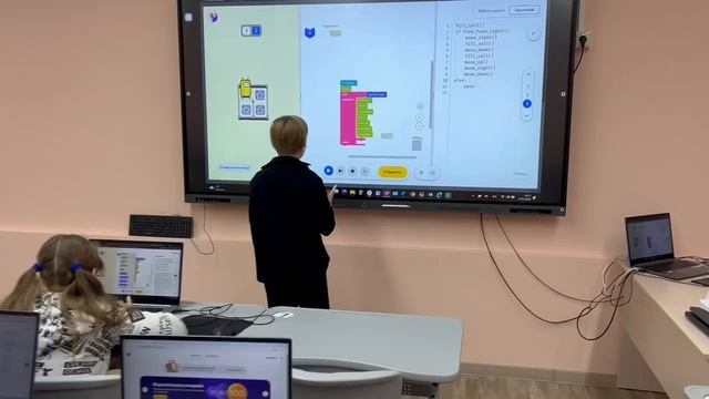 🧠 Урок информационной грамотности в частной школе «Классика»: путешествие в мир алгоритмов! 🧠 смотреть онлайн