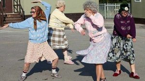 Женщинам в возрасте отдушина нужна, что это, как не танцы? И пляшут от души, и всяк смотреть спеши