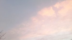 ХОЛОДНЫЙ ОТТЕНОК ЗАКАТА ПЕРЕМЕЖАЕТСЯ С ТЕПЛЫМ