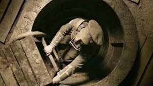 Мужчины выживают в УЖАСНЫХ ТРАНШЕЯХ и роют подземные тоннели в сторону НЕМЦЕВ (КРАТКИЙ ПЕРЕСКАЗ)