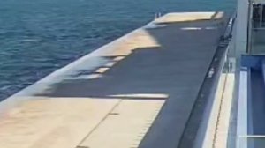 В Севастополе прохожие спасли подростка, который упал в море.