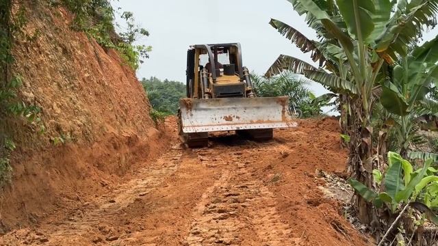 Improving Plantation Road Durability with D6G Bulldozer Efficiency смотреть онлайн