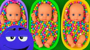 МУЛЬТИКИ ДЛЯ ДЕТЕЙ И МАЛЫШЕЙ. ПУПСЫ В ВАННОЧКАХ С РАЗНОЦВЕТНЫМИ ШАРИКАМИ