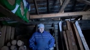 Второй день таскаю дрова.