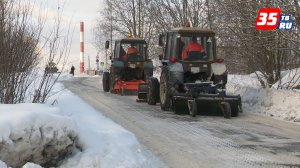 Новое оборудование для зимней уборки дорог – ледоруб опробуют в Череповце