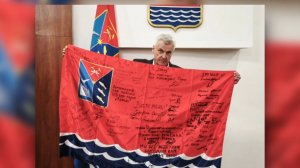 Бойцы подразделения «Ветераны» передали Сергею Носову уникальный флаг Магаданской области