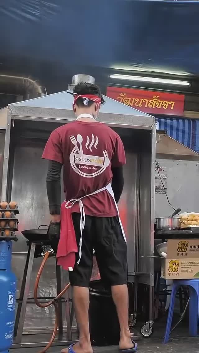 НАСТОЯЩИЙ вкус Таиланда! Легендарная лапша в густом соусе! смотреть онлайн