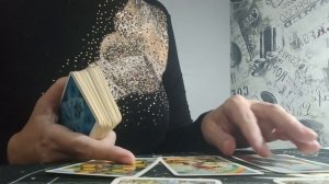 Что внезапно ворвётся в вашу жизнь? Расклад Таро