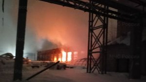 В Подмосковье загорелся склад с сантехникой на площади 700 кв. м