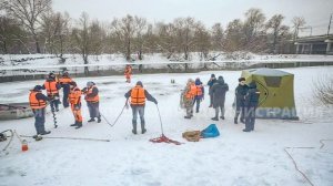 Провалившихся под лед в Брянске детей ищут подводным дроном