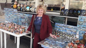 Узбекистан. Ташкент. Центр города. "Ташкентский Арбат". Развлечения для детей- теннис, машинки.