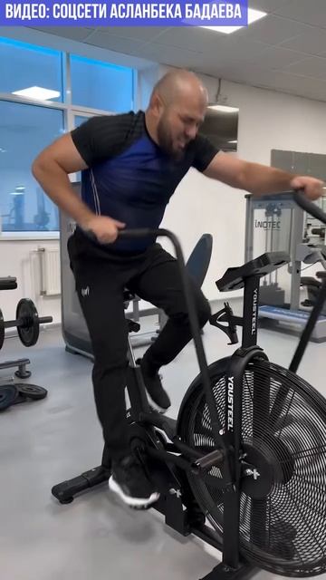 У Сульянова не будет шансов? Бадаев КОНКРЕТНО ЗАРЯЖАЕТСЯ на схватку смотреть онлайн