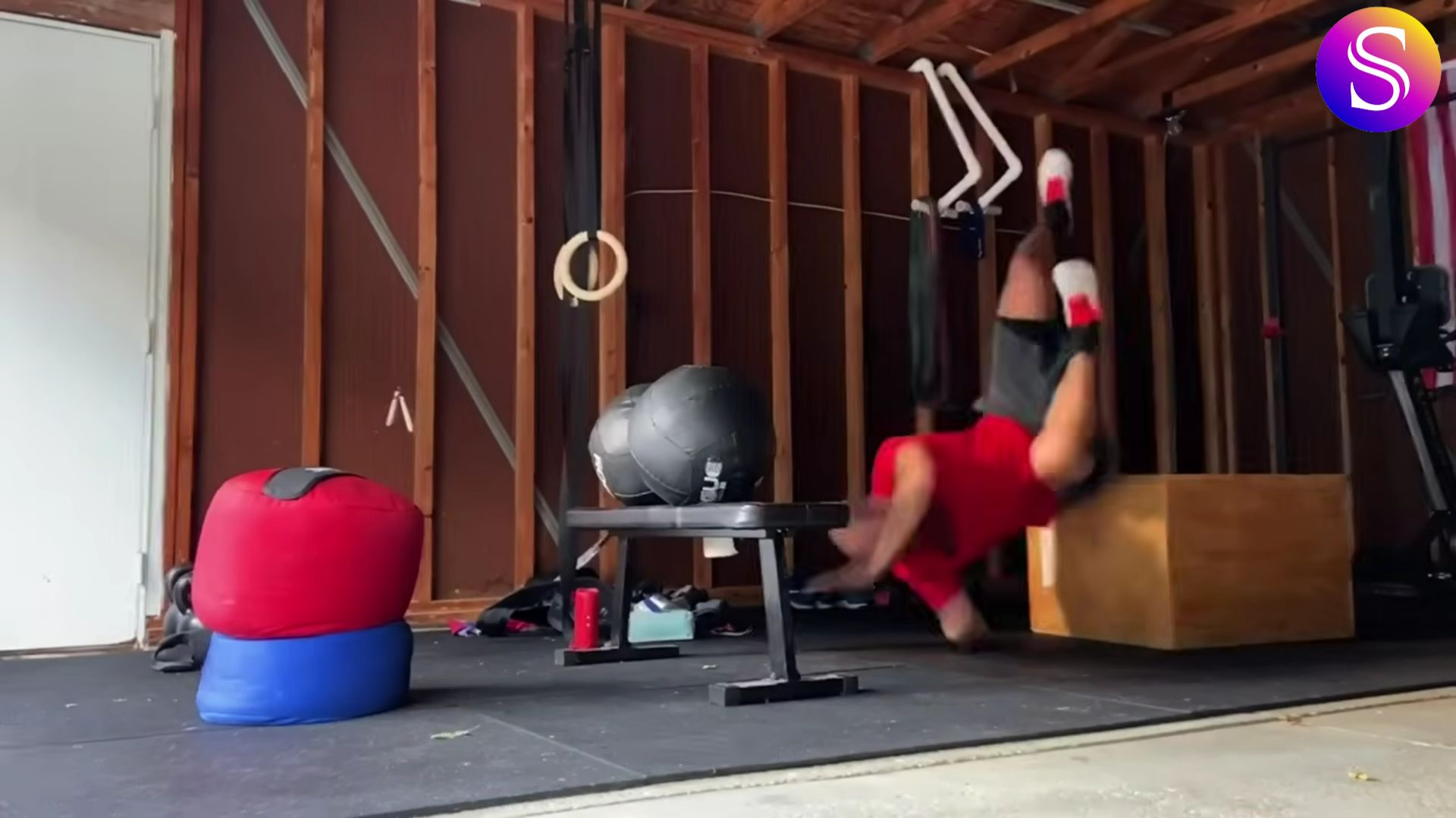 Упражнения, которые вы не захотите повторить! 😂 Забавные провалы в спортзале. Видео из интернета. смотреть онлайн