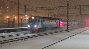 Иволга ЭГЭ2Тв-030 ушла и тут же ЭП2К "Аврора" с поездом №743 "Аврора" Санкт-Петербург–Москва