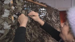 Волонтёры научили спецназ Росгвардии плести маскировочные сети