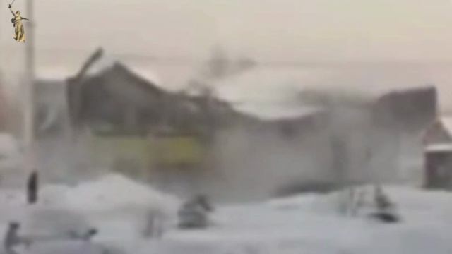 Верхний этаж ТЦ в Новосибирске «сложился» на глазах у прохожих. 

Местная прокуратура... смотреть онлайн