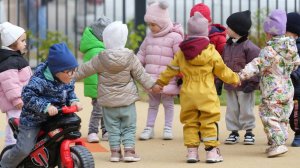 В России хотят продлить работу детских садов