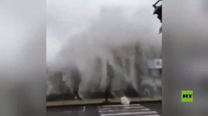 إيطاليا.. أمواج عاتية تضرب سواحل جزيرة صقلية