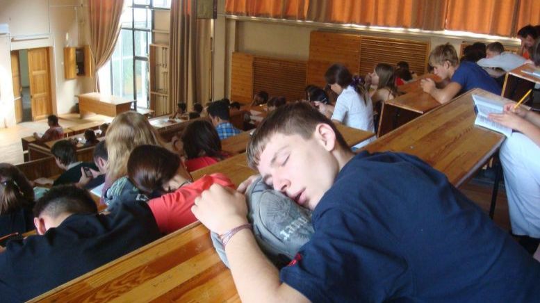 Декану как понять, ходил студент на лекции иль нет? А вот нашел он способ, мы его оценим... смотреть онлайн