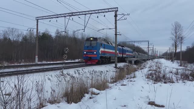 2ТЭ25КМ 0448 "БТС" с грузовым поездом. смотреть онлайн