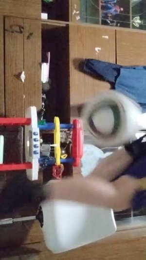 учу играть в футбол и тренерую