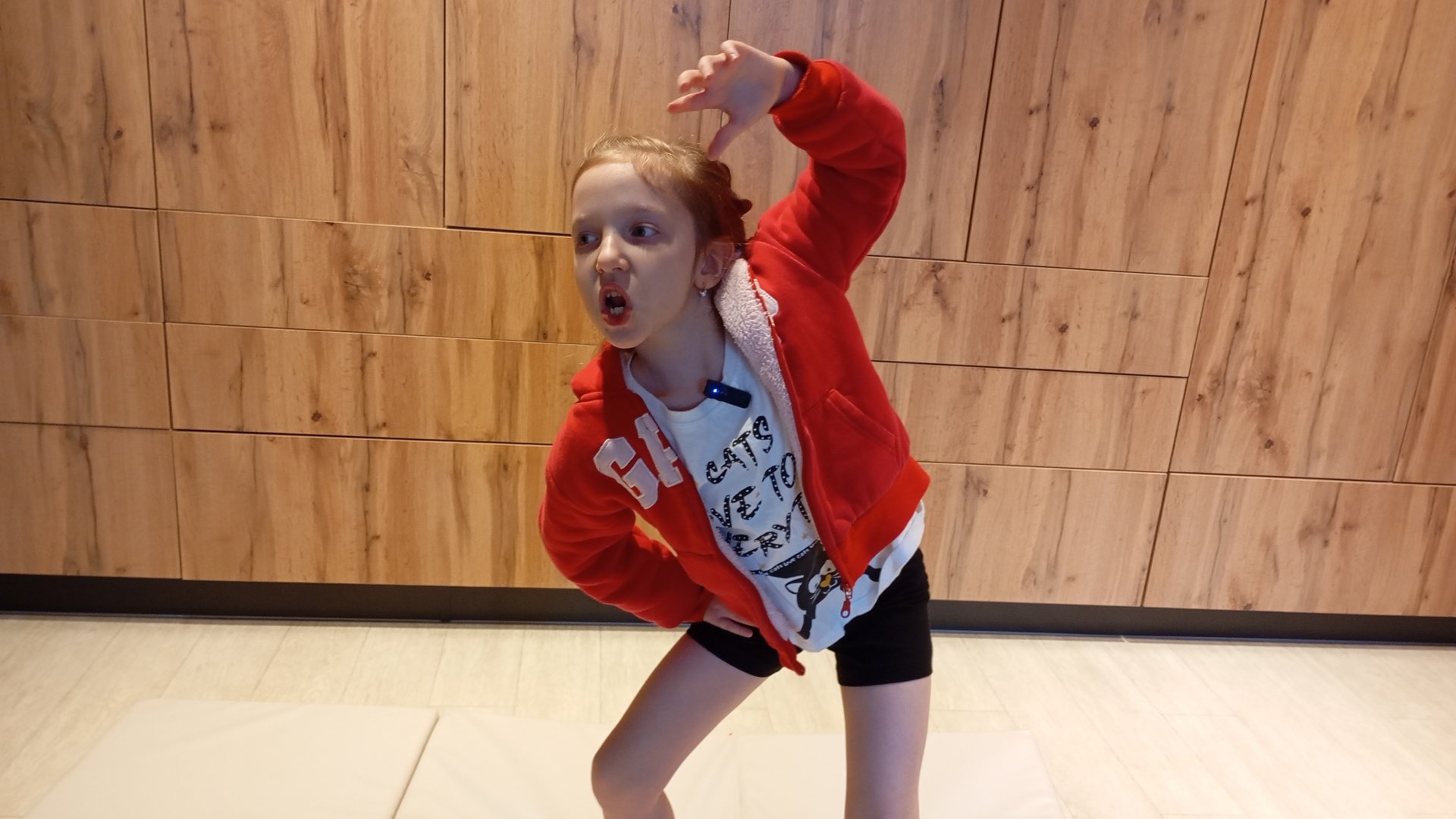 Галина Гариловна проводит разминку смотреть онлайн