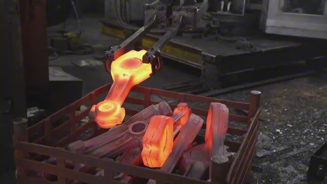 Масштабная ковка шатунов на японском заводе. смотреть онлайн