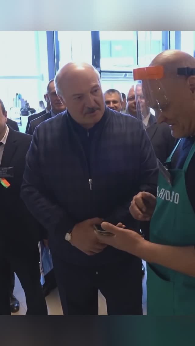 Лукашенко: "Я тебе бычка продам!" О чем говорили на рынке фермер и Президент? смотреть онлайн