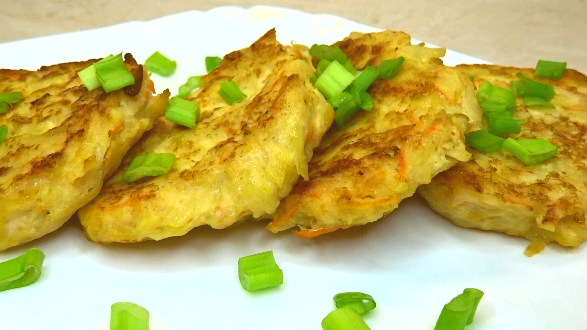 Ух какая ВКУСНЯТИНА из простых продуктов. Немного фарша и три картошки, уминаем за минуты смотреть онлайн