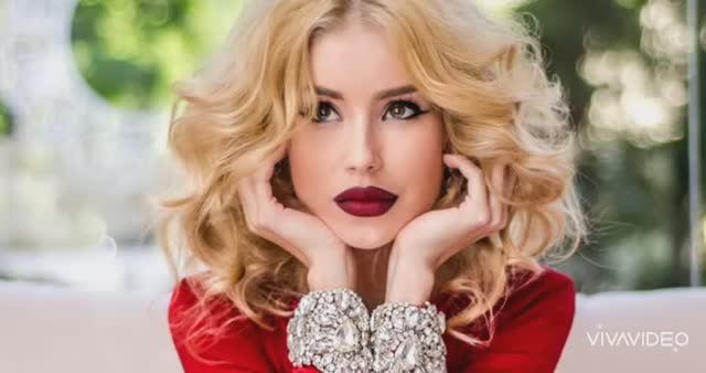 ДЕВОЧКИ, ОН ЗАНЯТ... смотреть онлайн