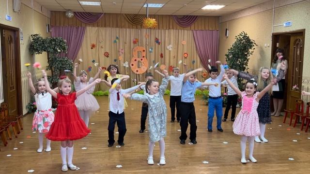  ТАНЕЦ С ЦВЕТАМИ. Я сегодня увидала что на улице весна...