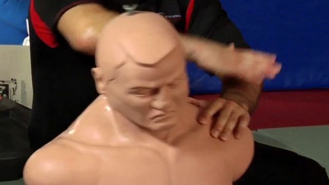 Курс самозащиты - Приемы быстрого отключения и добивания противника Ч 12-2 смотреть онлайн