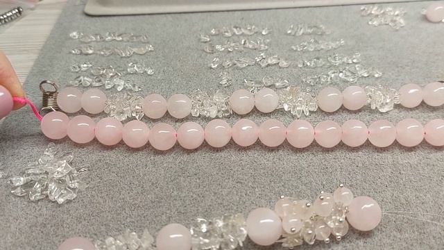 Комплект украшений из розового кварца и крошки горного хрусталя смотреть онлайн