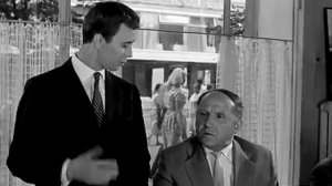 "Дайте жалобную книгу" (1964) Она же вам ЗА ДЕНЬГИ улыбается!