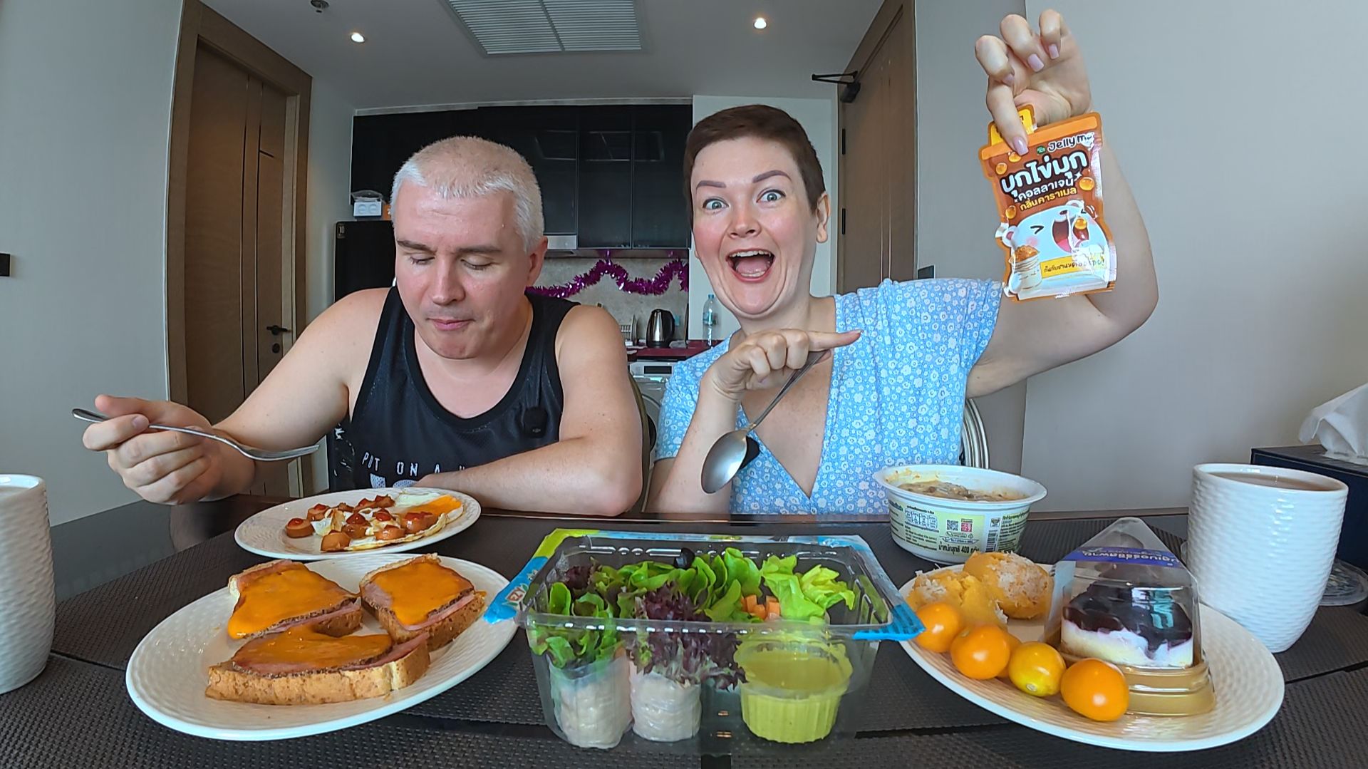 Мукбанг Вован ТЕПЕРЬ счастлив, он СВОБОДЕН от меня) Думаем куда дальше тратить ДЕНЬГИ! Семейный обед смотреть онлайн