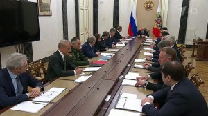 Владимир Путин поручил создать комиссию в сфере микроэлектроники.