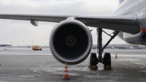 При взлете из аэропорта Магадана у самолета возникли технические неисправности