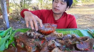 Мукбанг! Свиные лёгкие с острым соусом, перцем чили и зеленью!