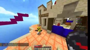 Играю в БедВарс с другом