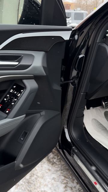 В продаже Audi Q5 40 TFSI Quattro, 2025 г. в черном цвете на чёрном салоне - 6 990 000 рублей смотреть онлайн