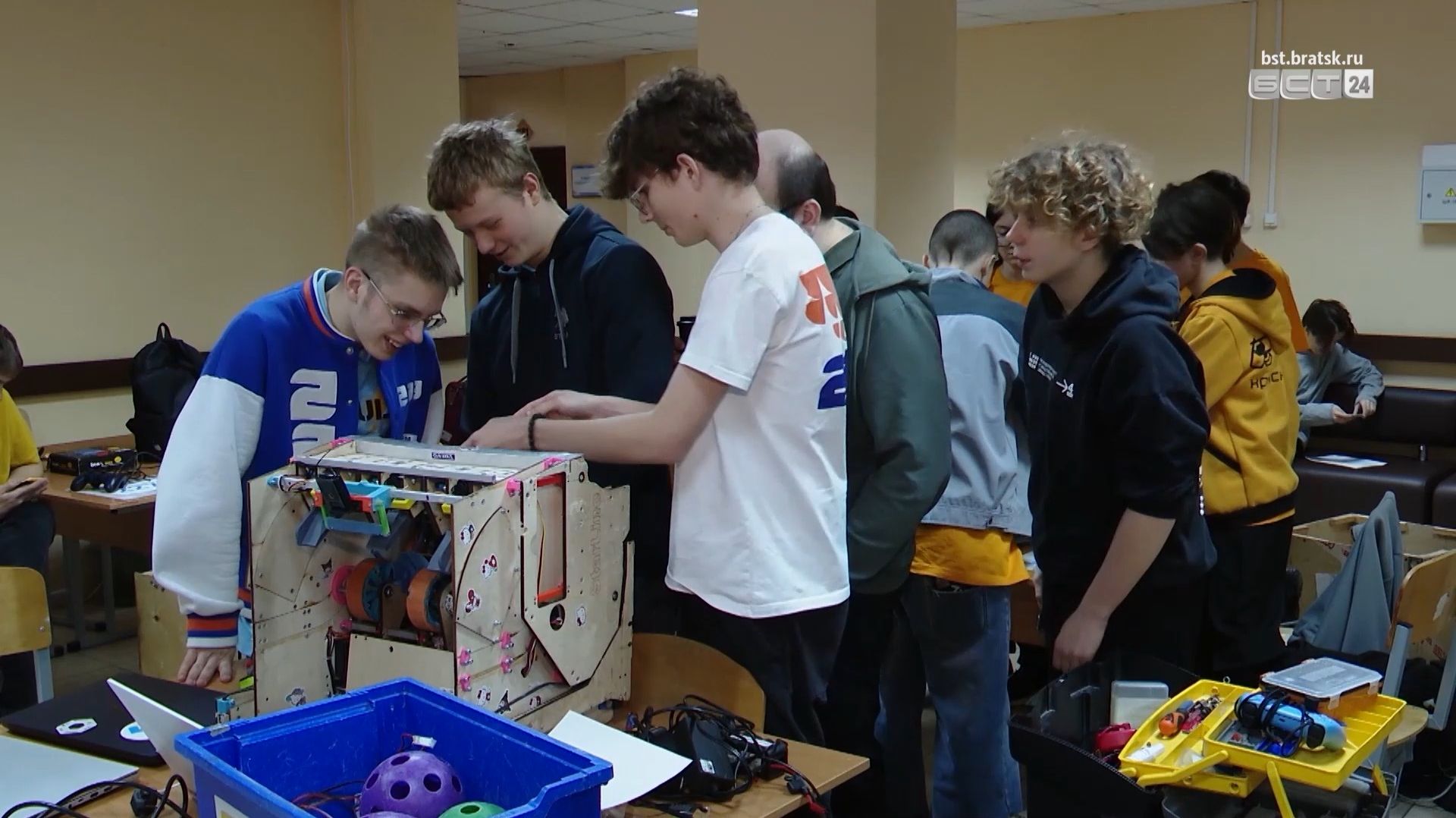 Региональный этап «Лиги инженеров» по робототехнике стартовал в Братске смотреть онлайн