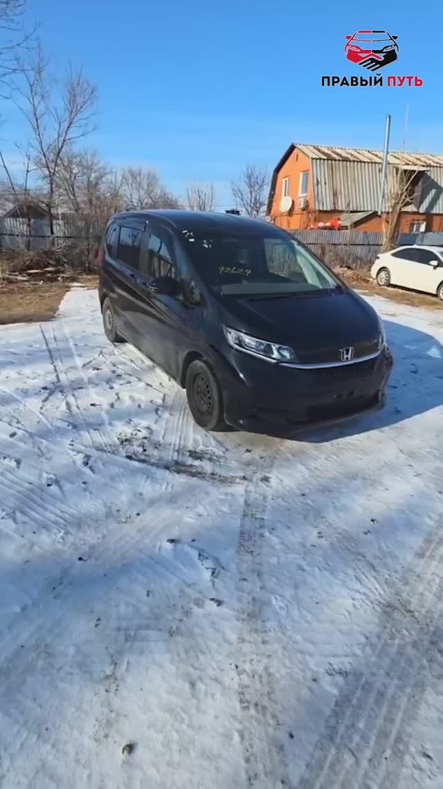 Honda Freed 2022 год, пробег 40т. км, Мотор 1.5 л / 131 лс Стоимость 1.5 млн.р. смотреть онлайн